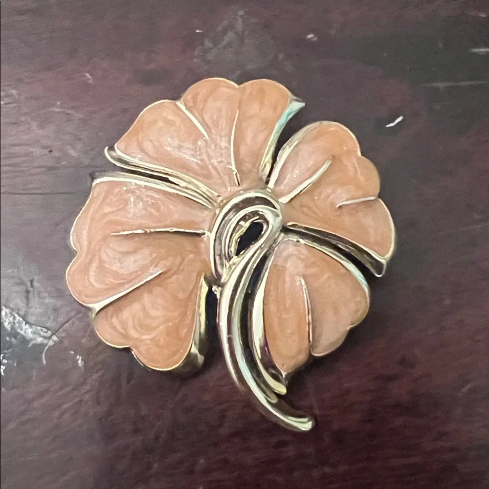 Vintage Peach Flower Enamel Brooch Pin Gold Tone Retro Floral Accessory